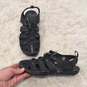 KEEN Clearwater CNX in black a lightweight water shoe Woman’s Size 8